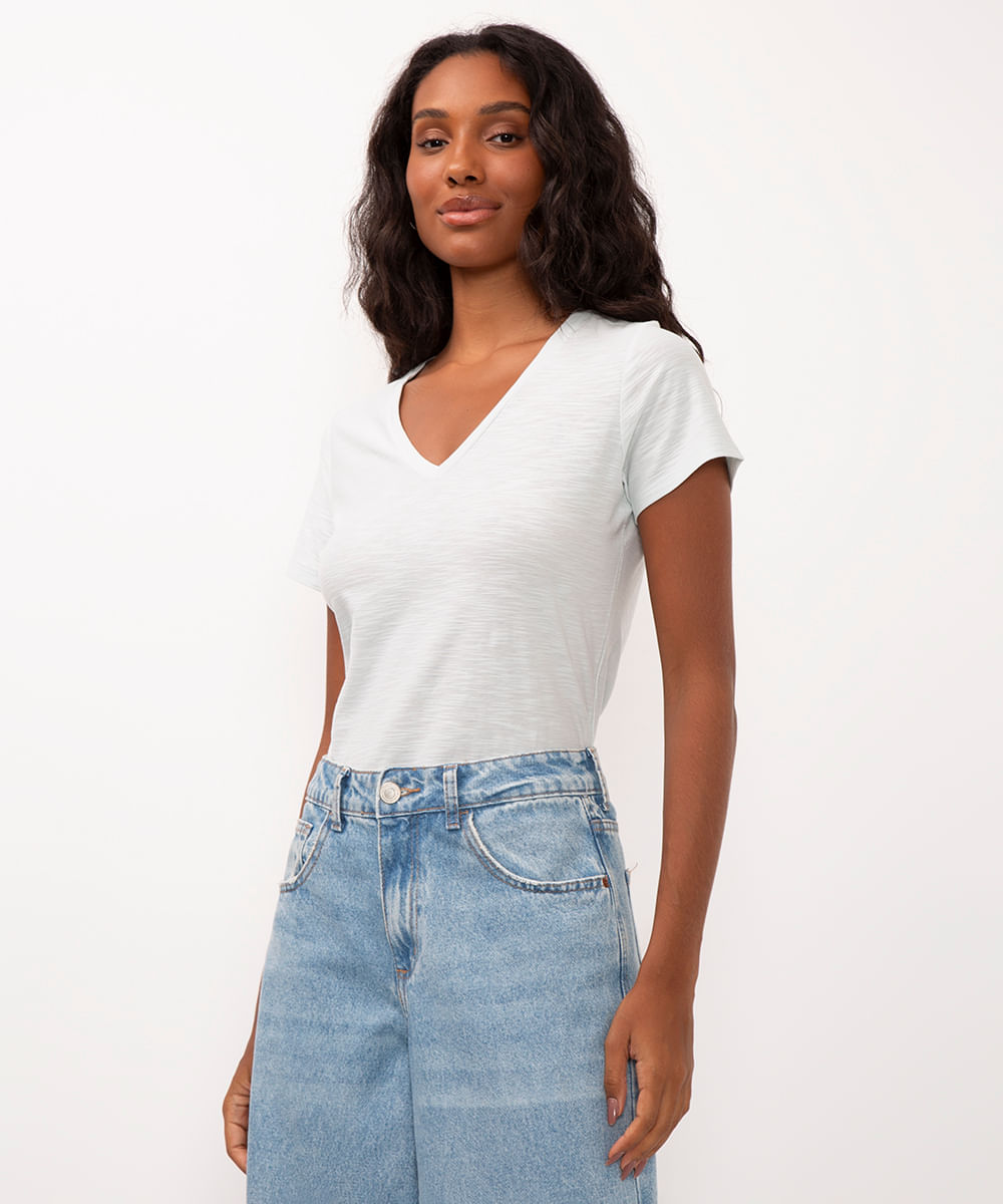 camiseta de algodão peruano decote v - azul nuvem