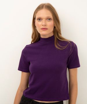 blusa básica manga curta gola alta roxo escuro