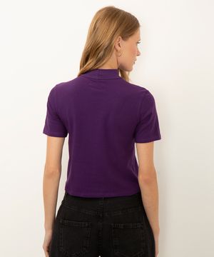 blusa básica manga curta gola alta roxo escuro