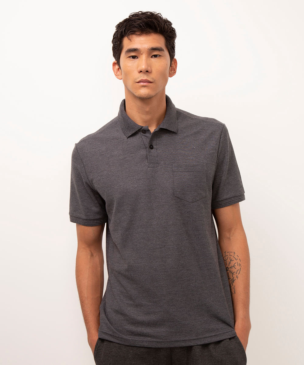 polo de algodão com bolso cinza escuro