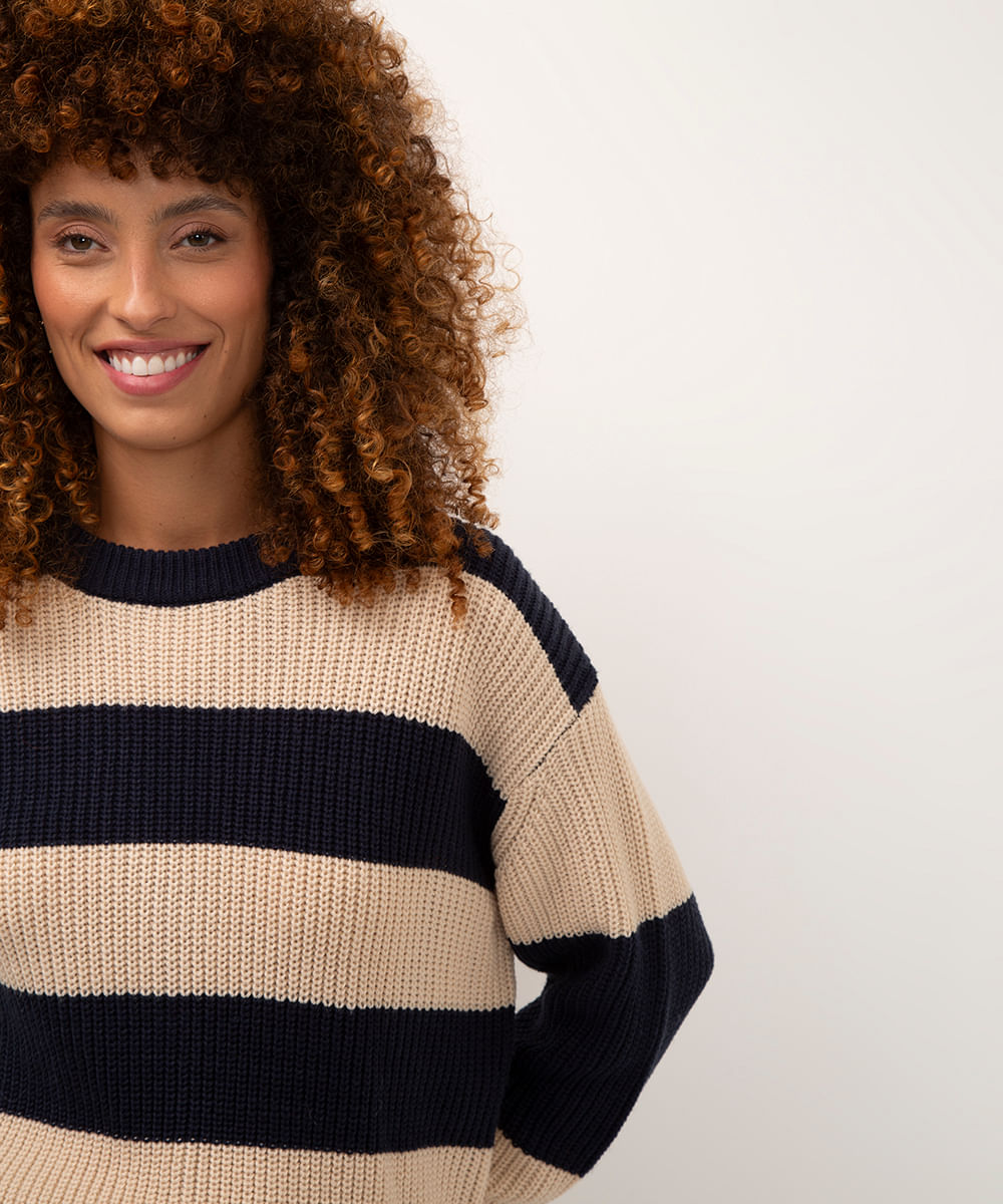 suéter de tricot listrado azul marinho
