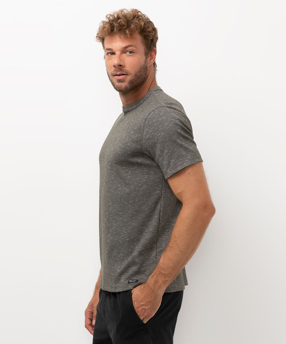camiseta de algodão texturizada verde militar