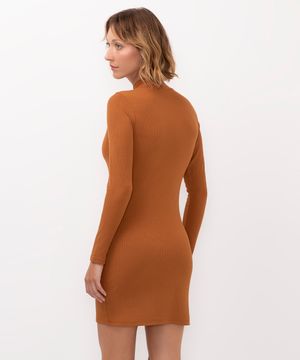 vestido curto de viscose canelado marrom