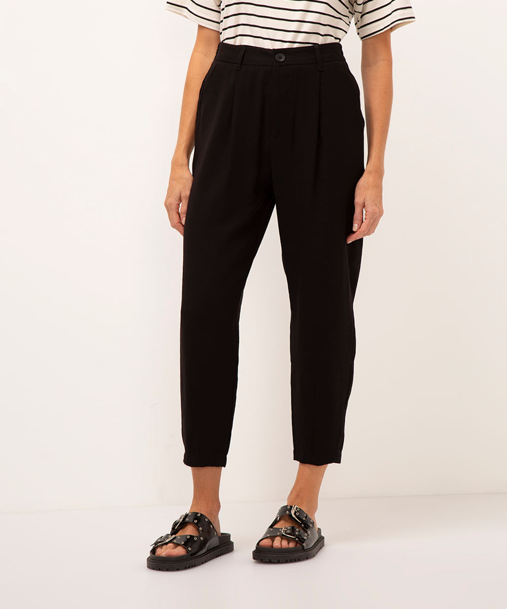 calça carrot de viscose cintura alta com elástico - preto