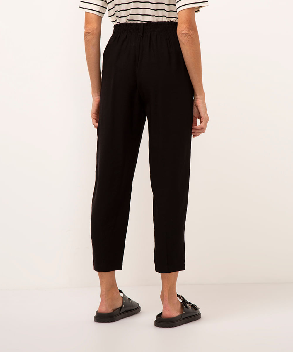 calça carrot de viscose cintura alta com elástico - preto