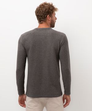 camiseta texturizada manga longa chumbo