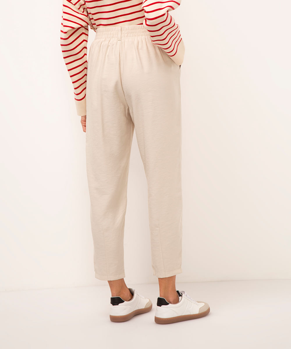 calça carrot de viscose cintura alta com elástico - cru