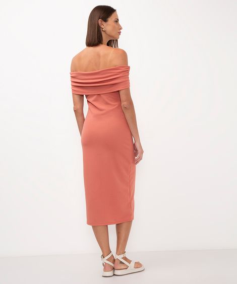 vestido midi ombro a ombro com franzido rosa