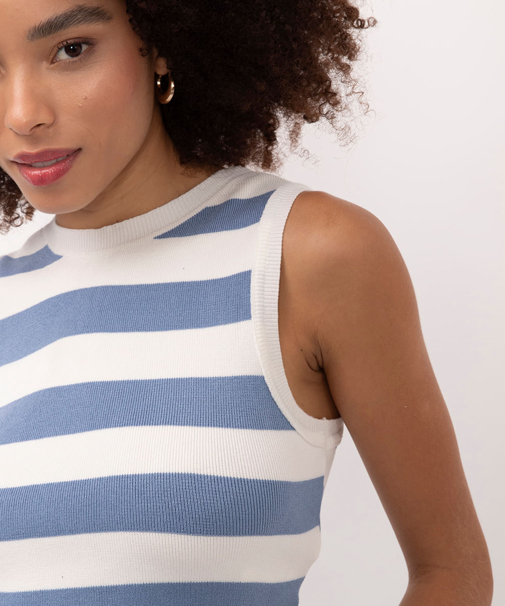 regata de tricot listrada decote redondo azul