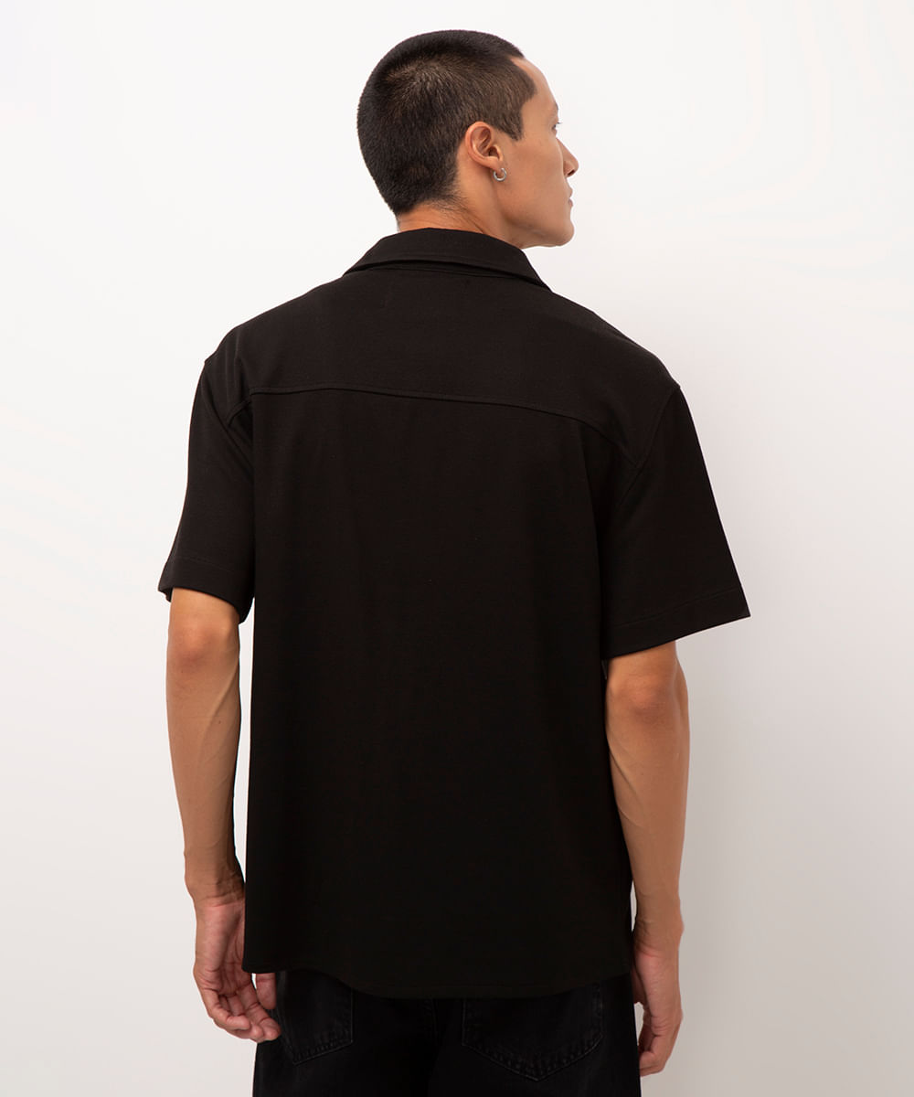 camisa manga curta com bolso preto