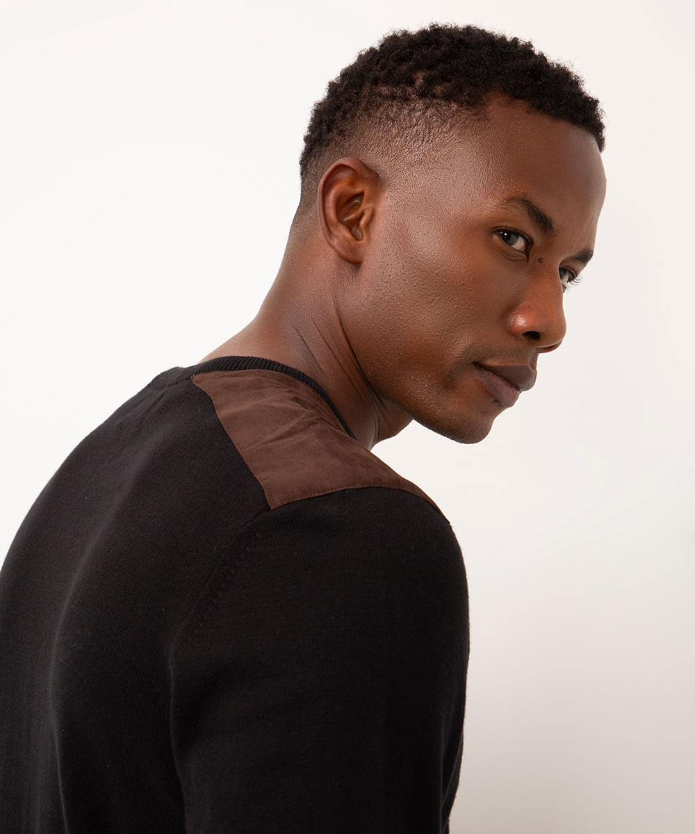 suéter de tricot com recorte de suede preto