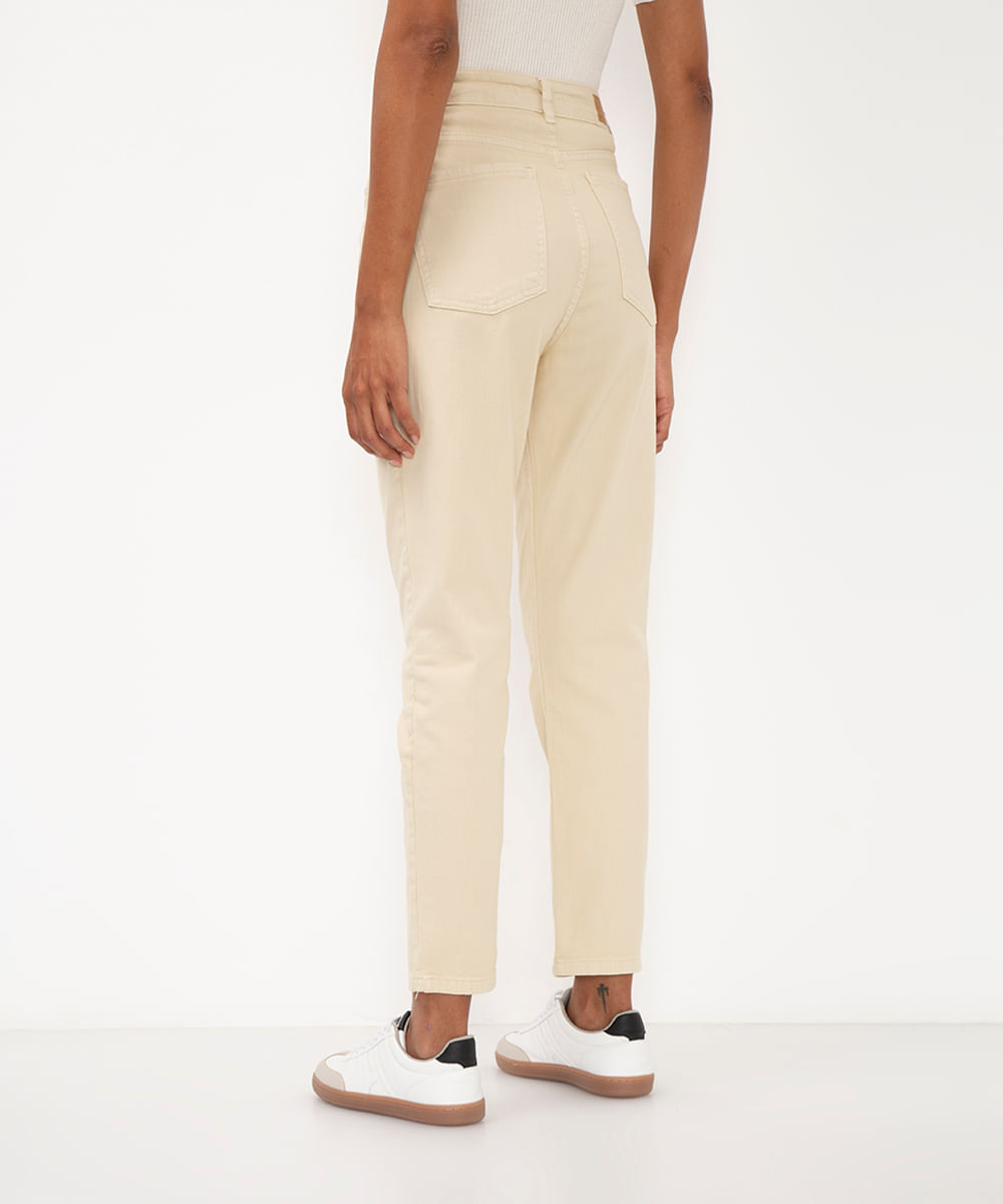 calça mom de sarja cintura alta bege