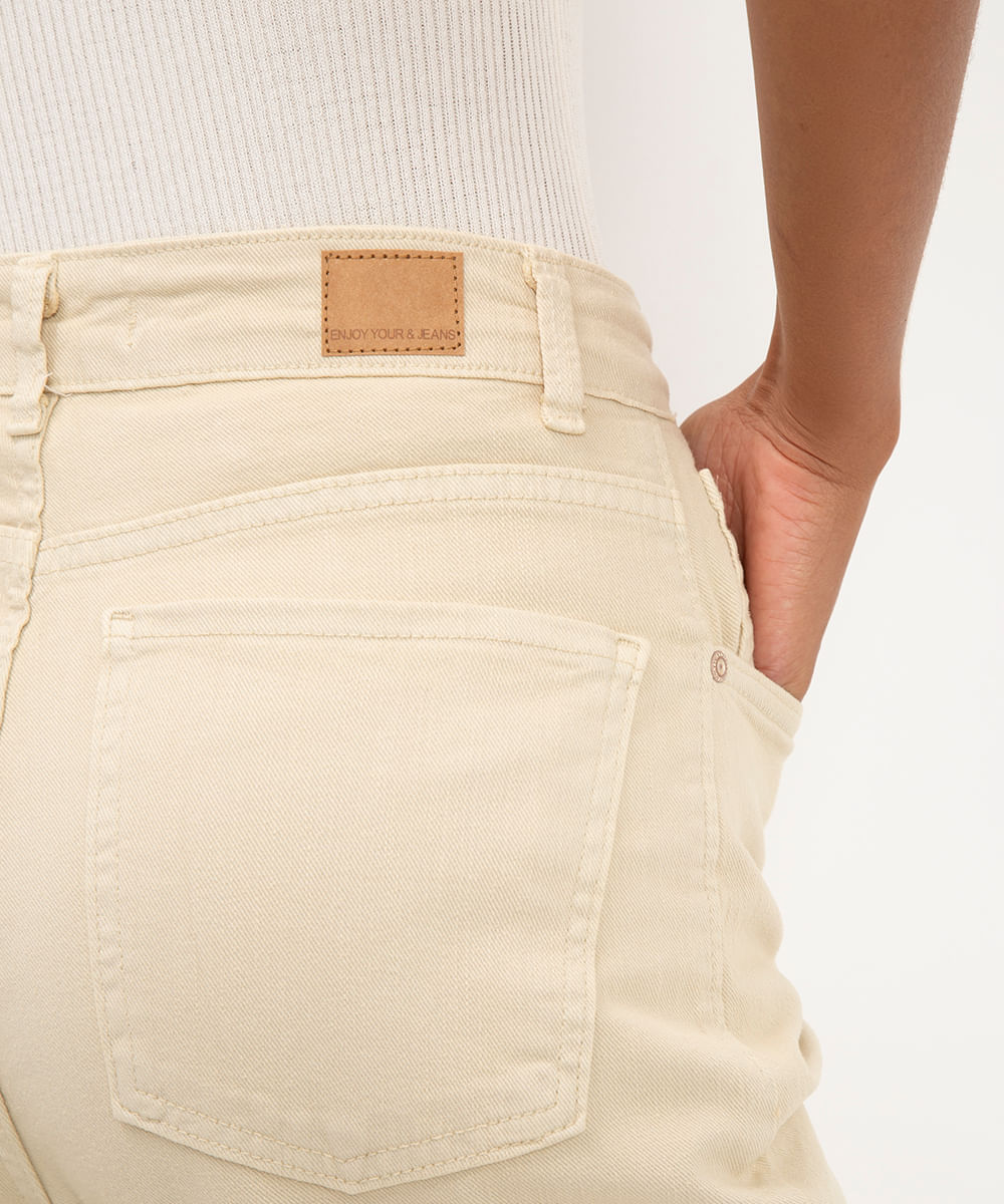 calça mom de sarja cintura alta bege