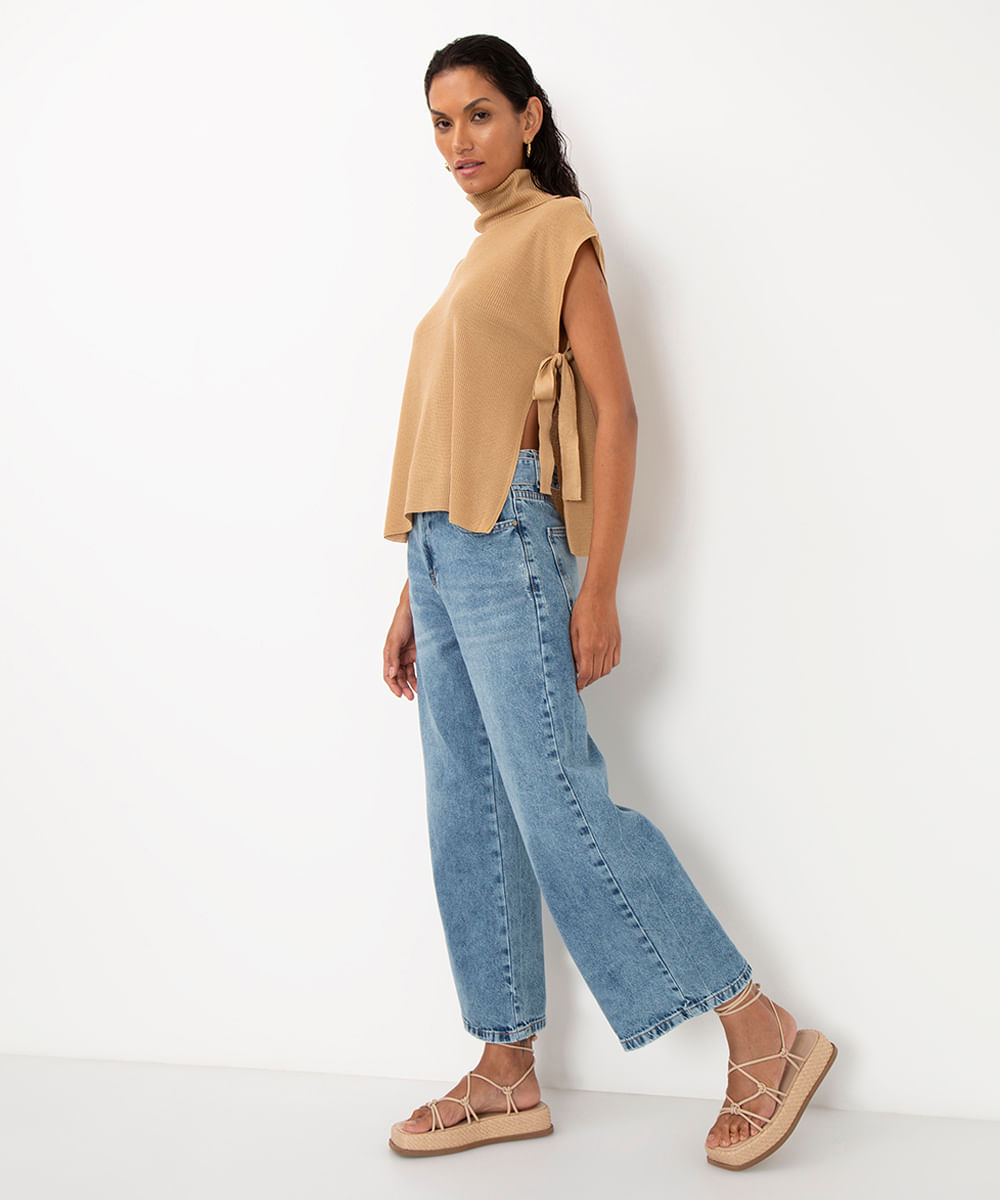 blusa de tricot com amarração gola alta bege