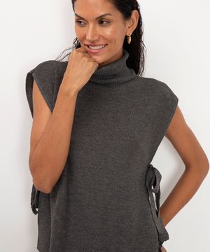 blusa de tricot com amarração gola rolê cinza