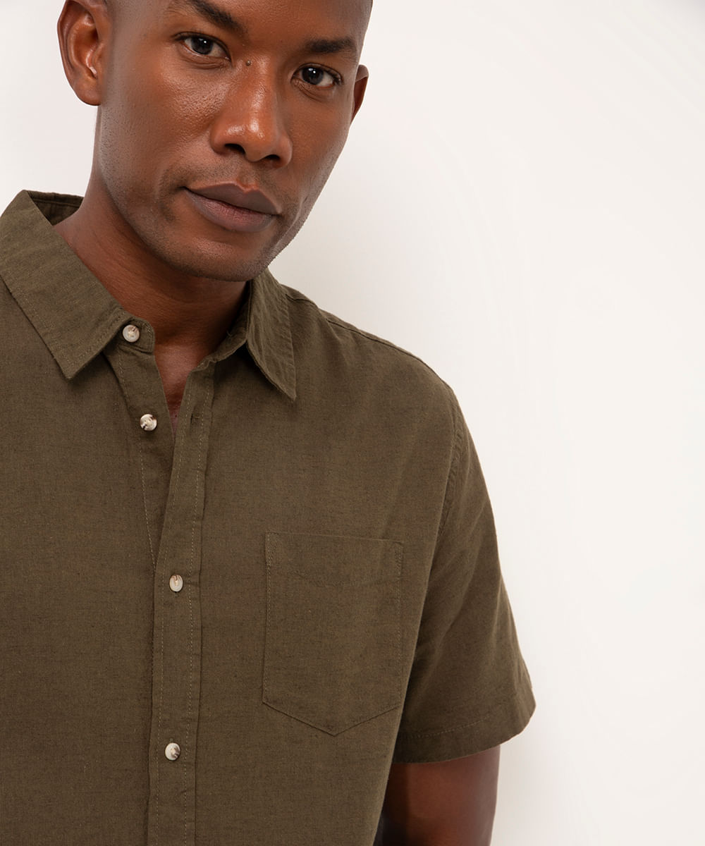camisa comfort com linho manga curta - verde militar