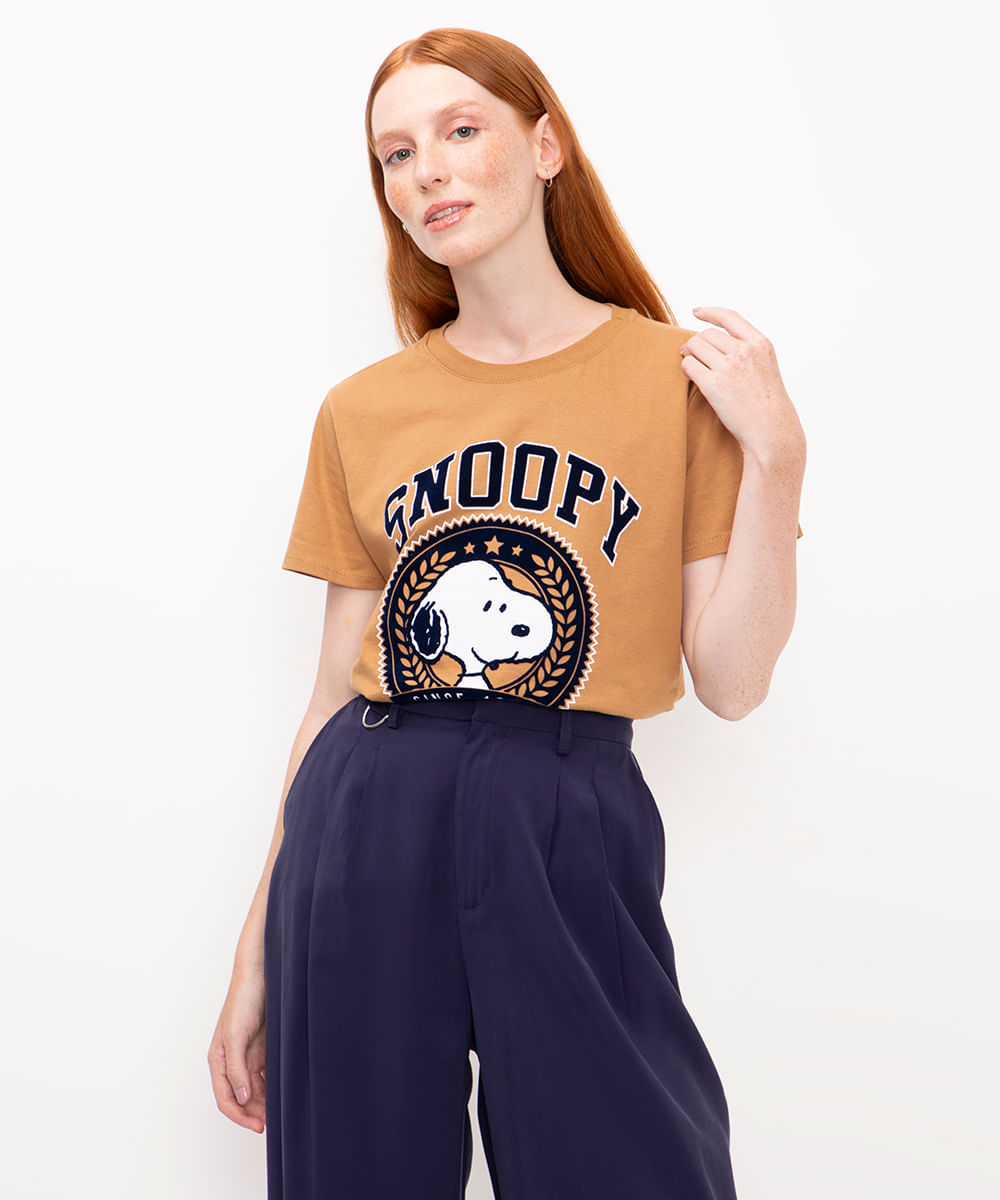 camiseta de algodão snoopy manga curta marrom