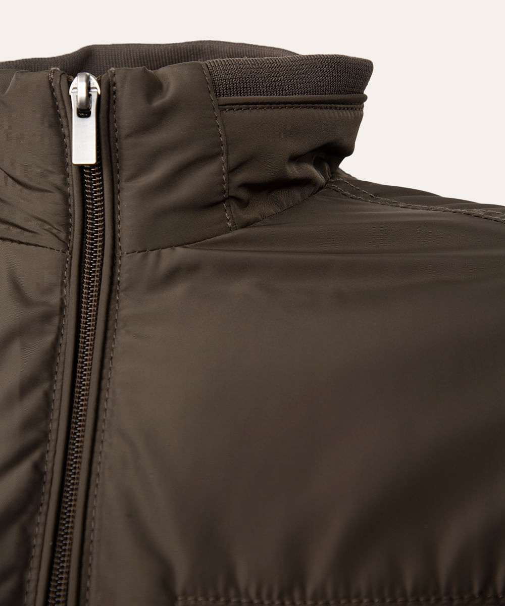 jaqueta puffer gola alta verde militar