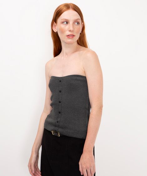 blusa sem alça em tricô com detalhe de botão chumbo