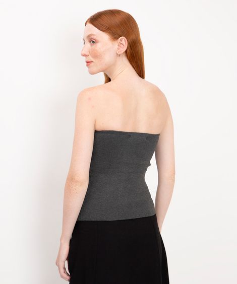 blusa sem alça em tricô com detalhe de botão chumbo