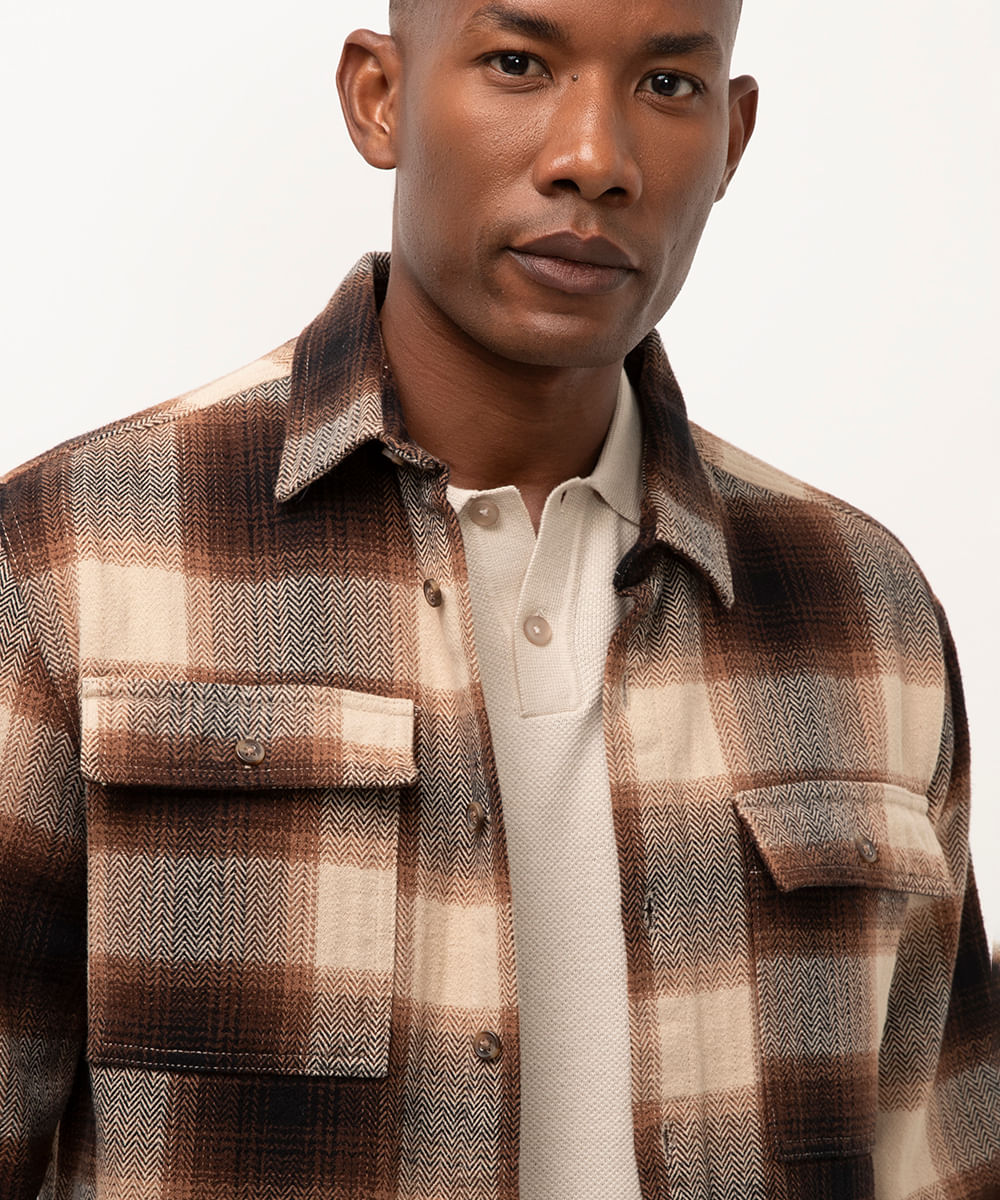 camisa flanelada xadrez marrom