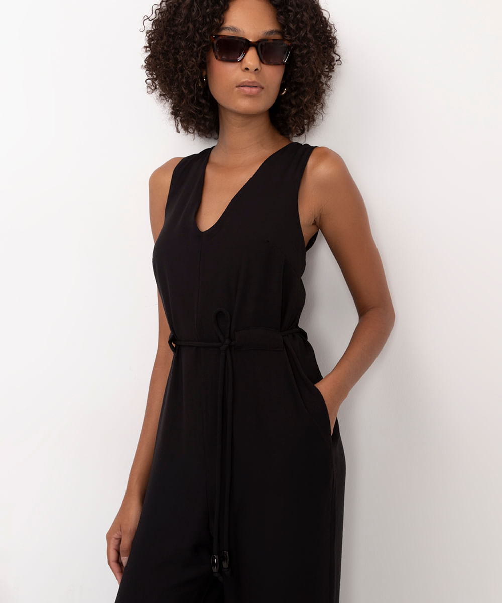 macacão de viscose com cinto preto