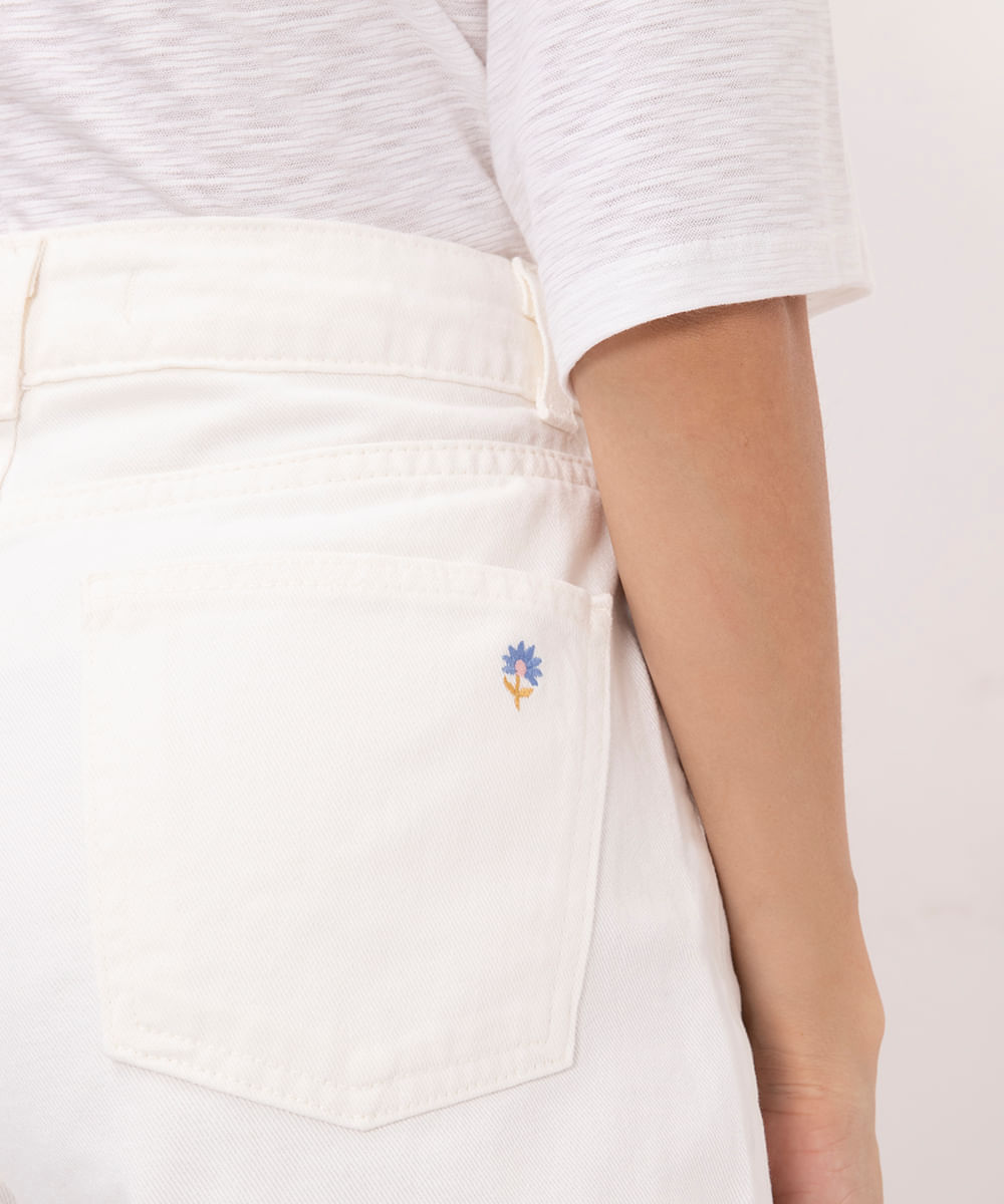 short de sarja mom alta bordado off white