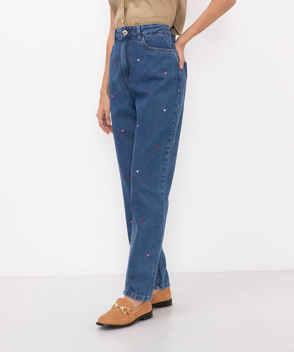 calça jeans mom cintura super alta bordada azul