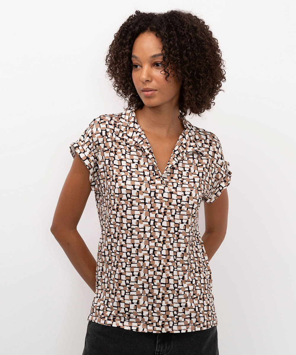 camisa de viscose manga curta geométrica marrom