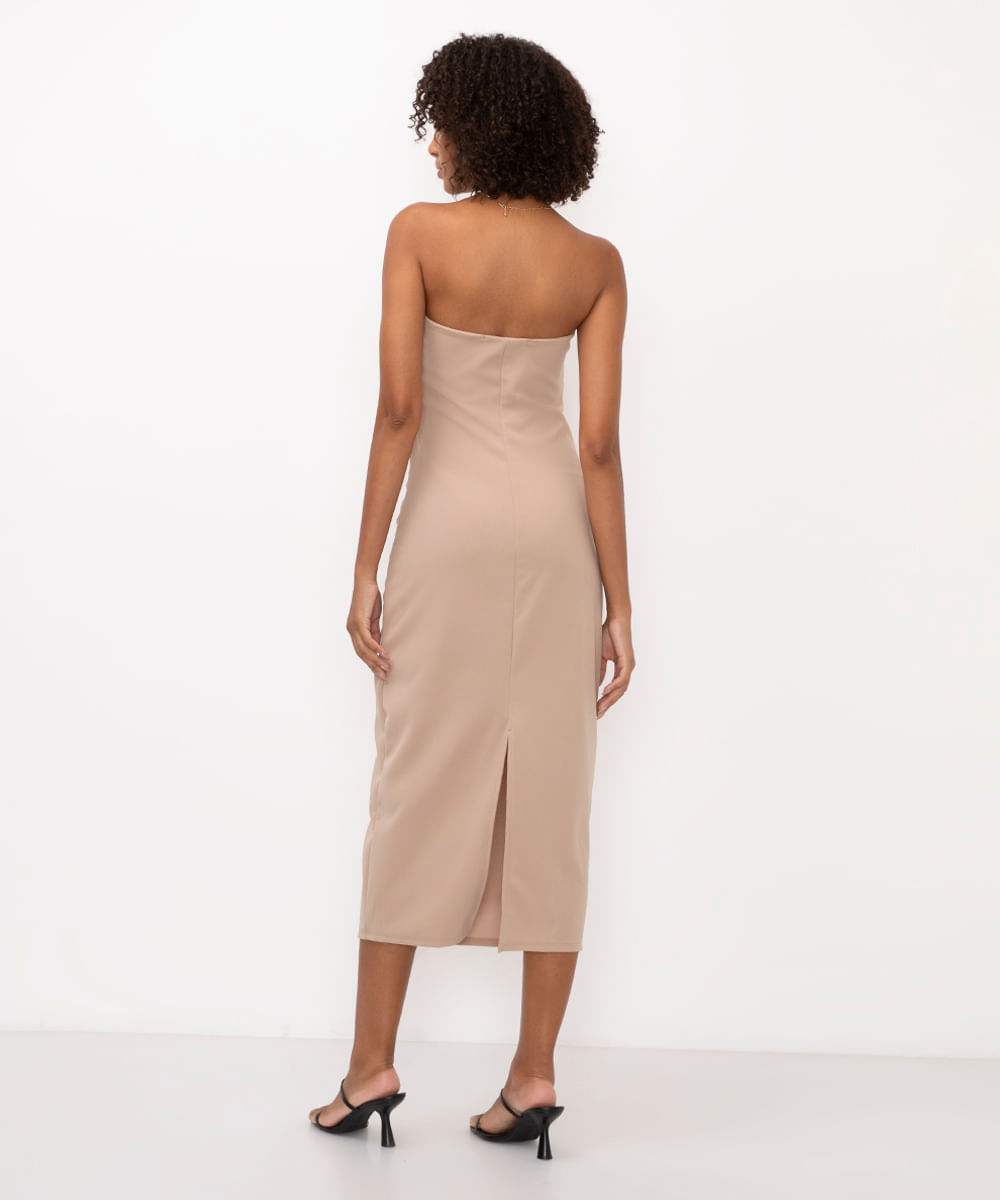 vestido midi decote reto sem alça bege