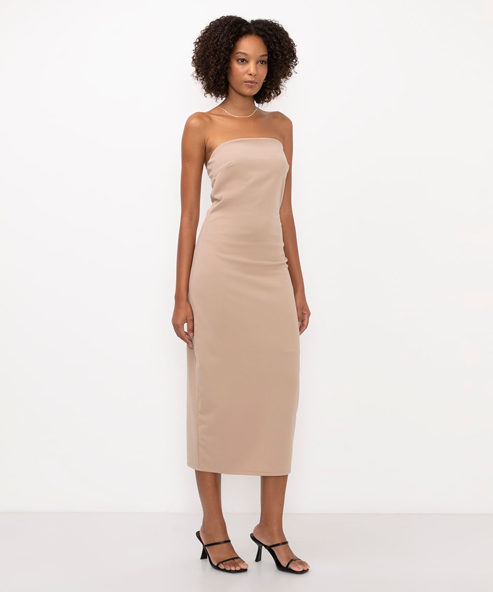 vestido midi decote reto sem alça bege