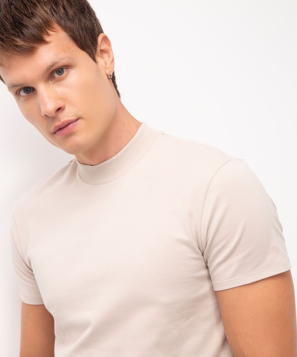 camiseta de algodão slim gola alta bege