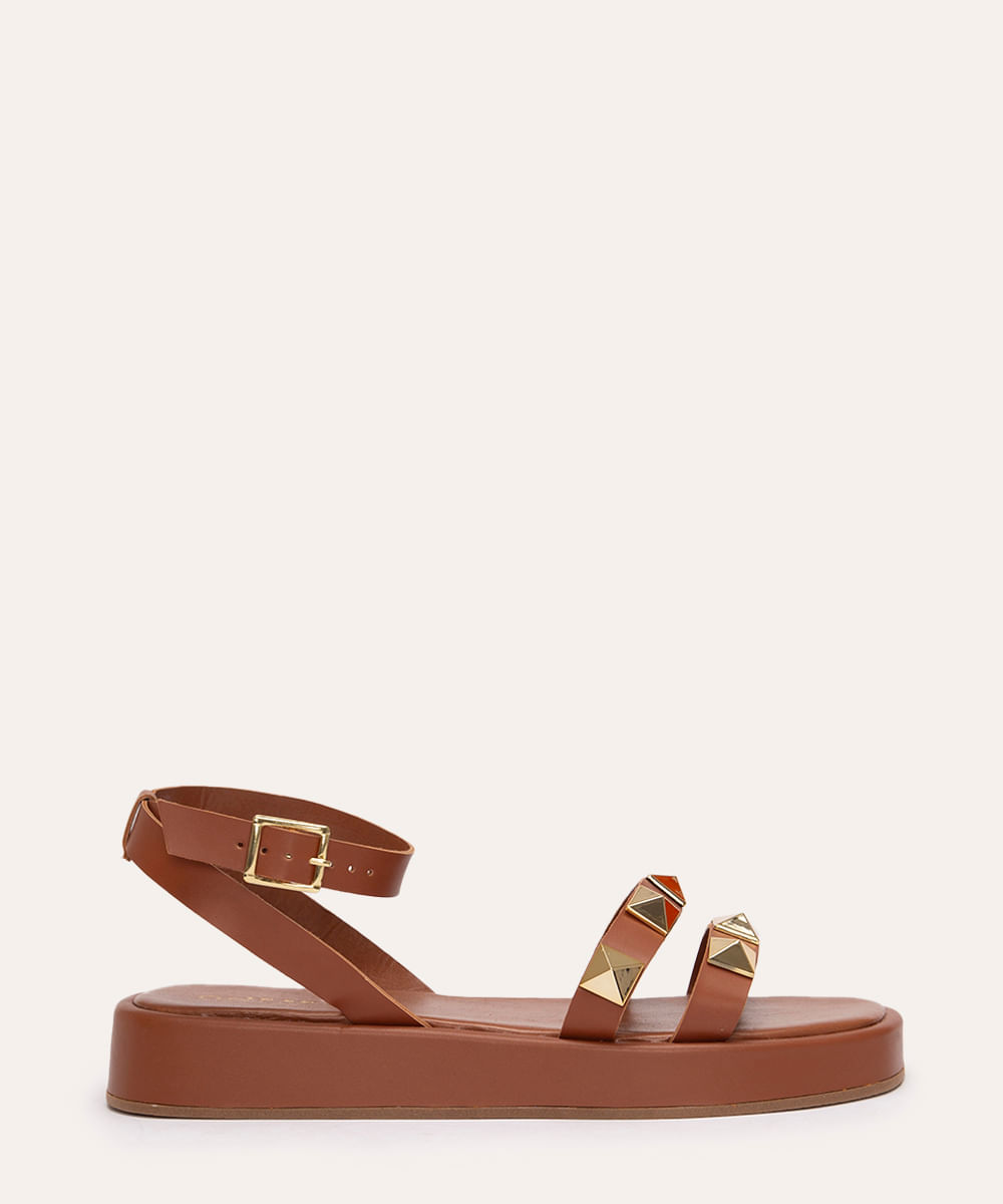sandália flatform com tiras e tachas marrom
