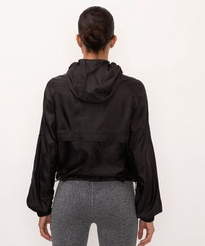 jaqueta corta vento com capuz esportiva ace - preto