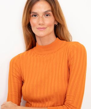 suéter de tricô canelado gola alta vermelho - laranja