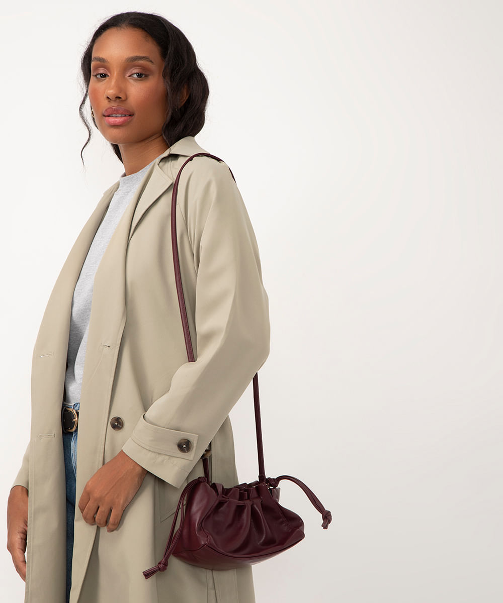 bolsa bucket com alça transversal vinho