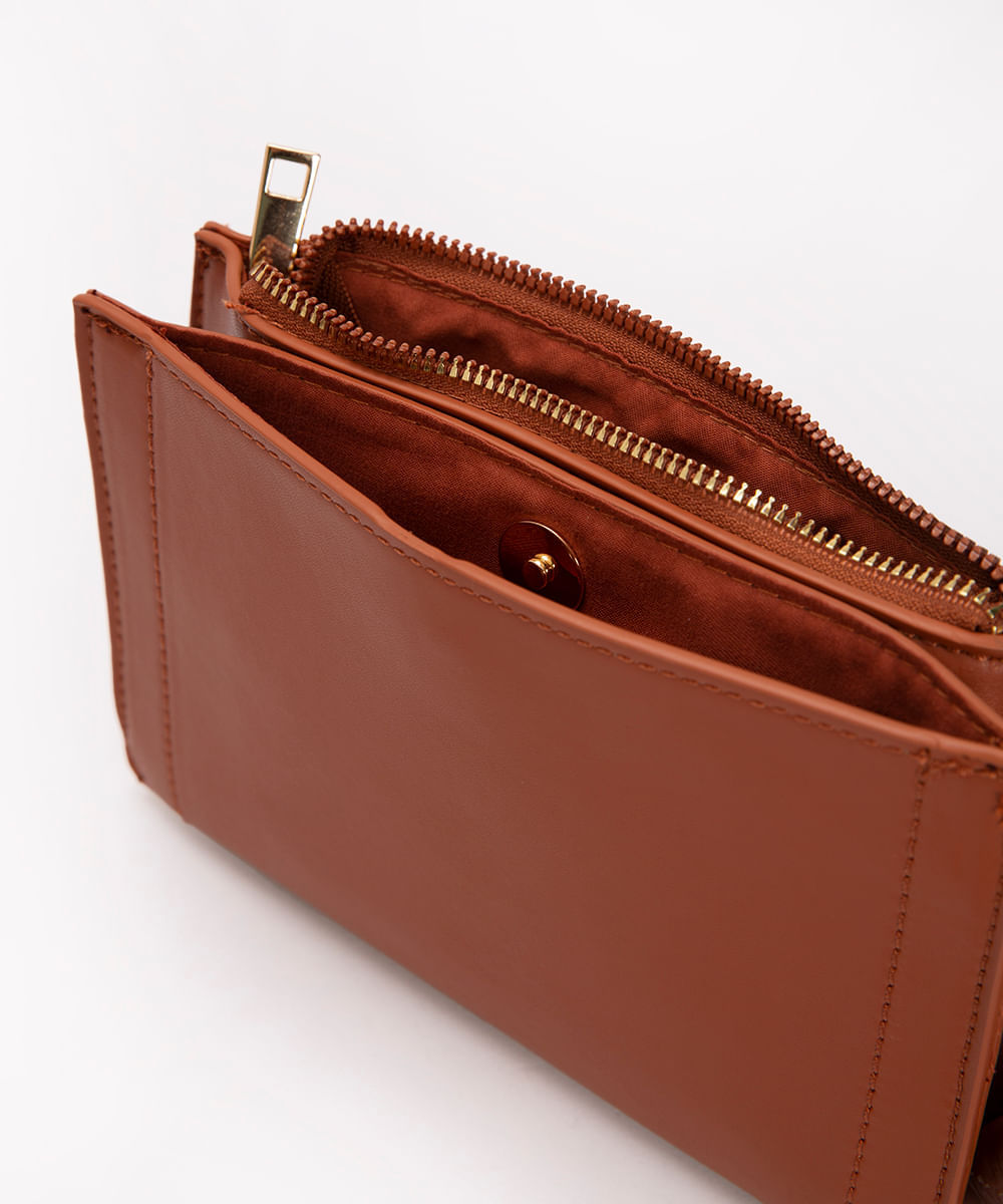 bolsa retangular pequena com bolso marrom