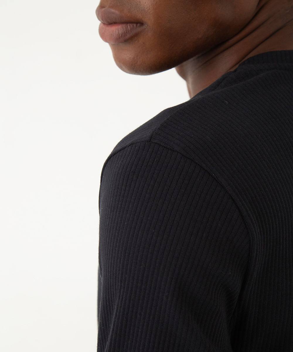 camiseta de algodão canelada preta