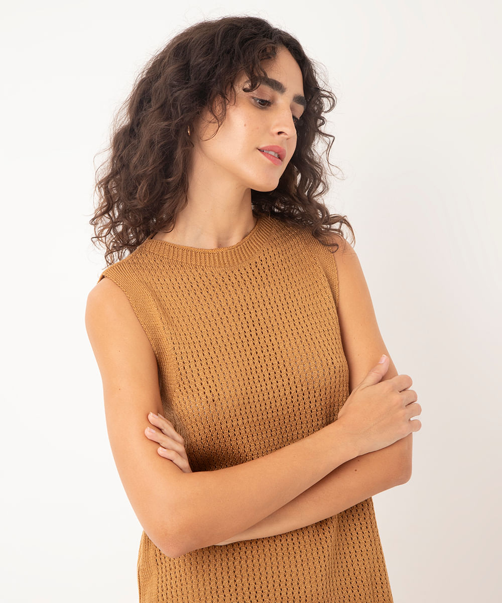 túnica de tricot com fenda marrom