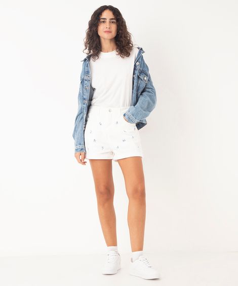 short mom de sarja cintura alta com bordado floral off white