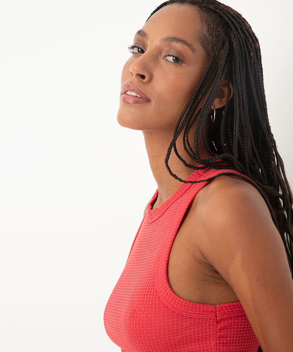 blusa cropped gola careca texturizada vermelho
