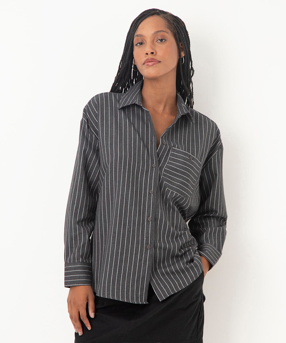 camisa risca de giz com bolso cinza