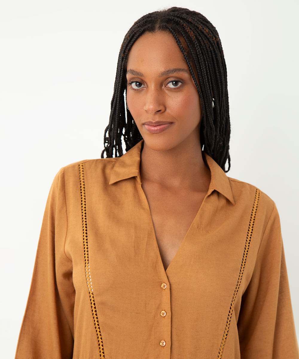 vestido com linho curto manga longa - marrom