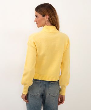 suéter de tricot básico gola alta amarelo