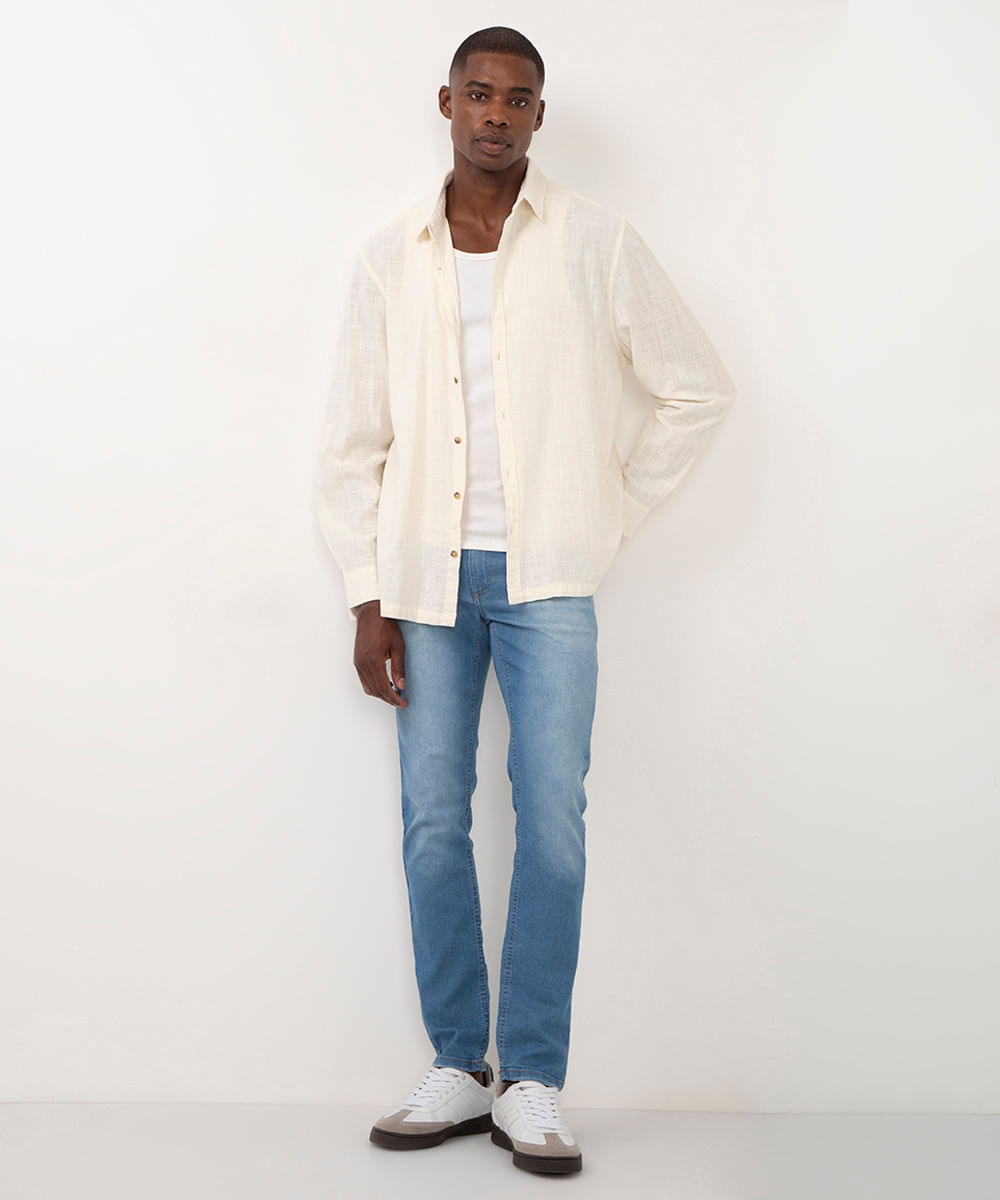 calça jeans skinny com bolsos azul claro