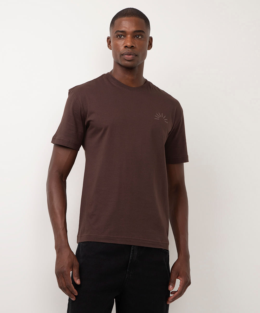 camiseta de algodão manga curta estampada marrom