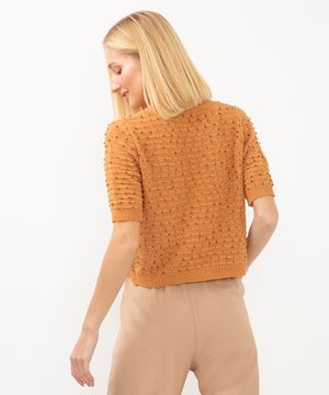 blusa cropped de tricot texturizado - caramelo