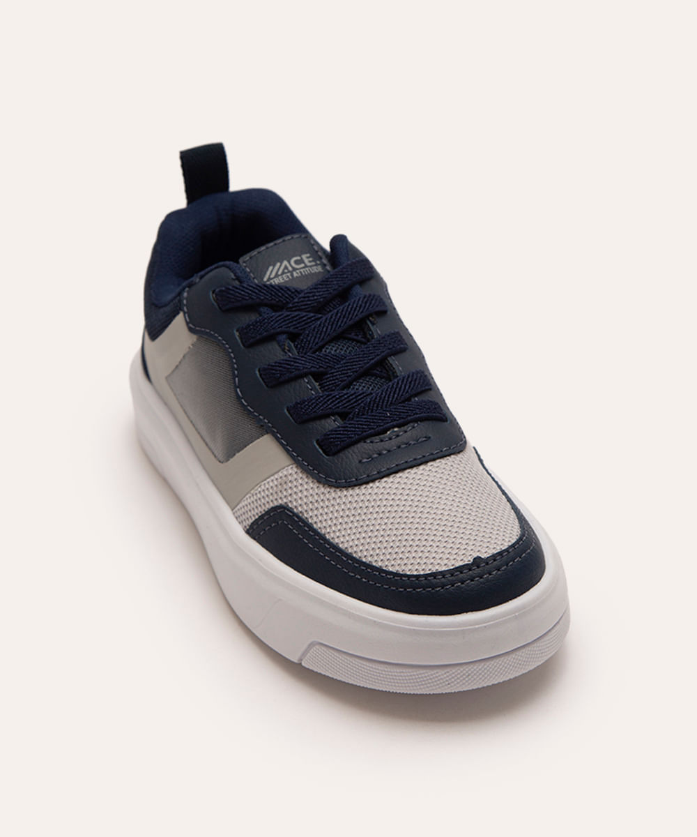 tênis infantil com recorte azul marinho