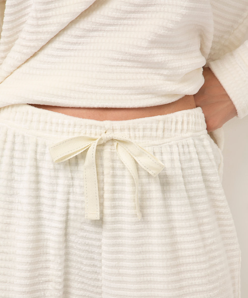 pijama de fleece longo texturizado e bordado off white