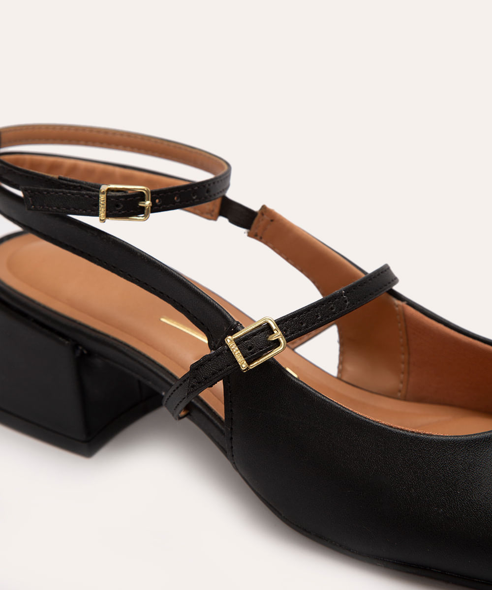 scarpin salto baixo fivela vizzano preto